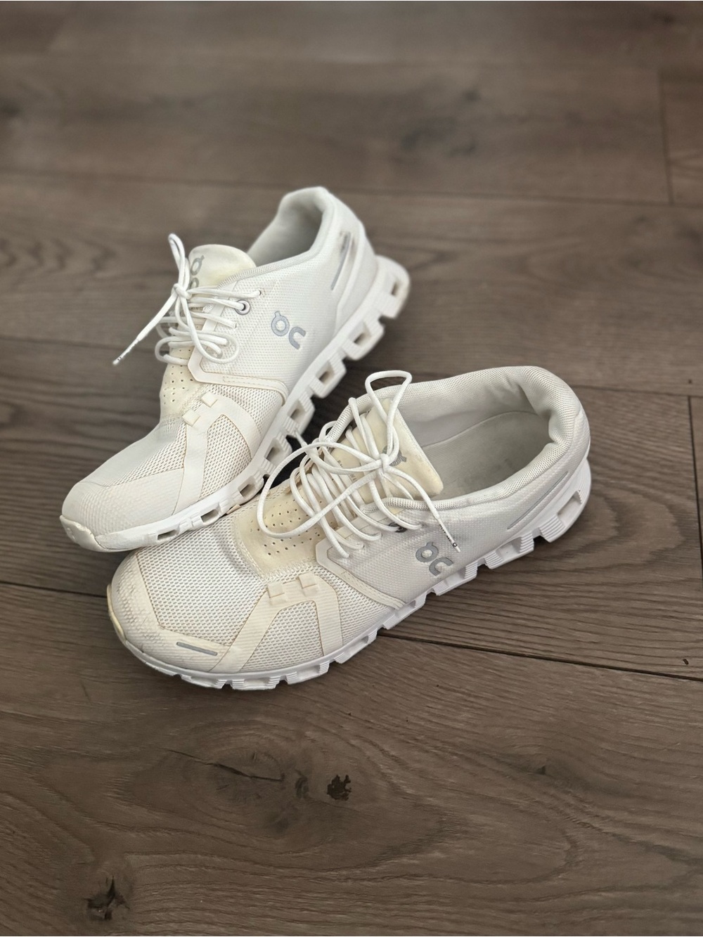 On Running Men’s White Cloud-Style Sneakers Size 10.5 US